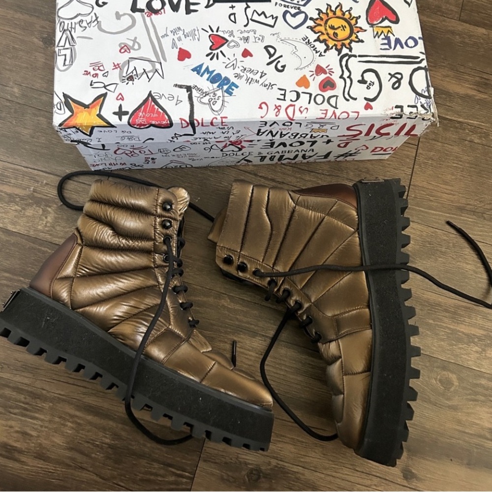 Dolce & Gabbana boots, size 9, new , doesn’t come with box. Authentic.
